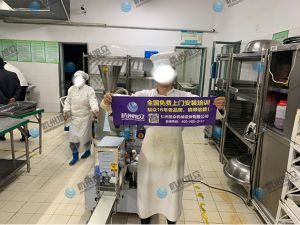 客戶安裝調(diào)試包子機(jī)現(xiàn)場，效果真實(shí)滿意！